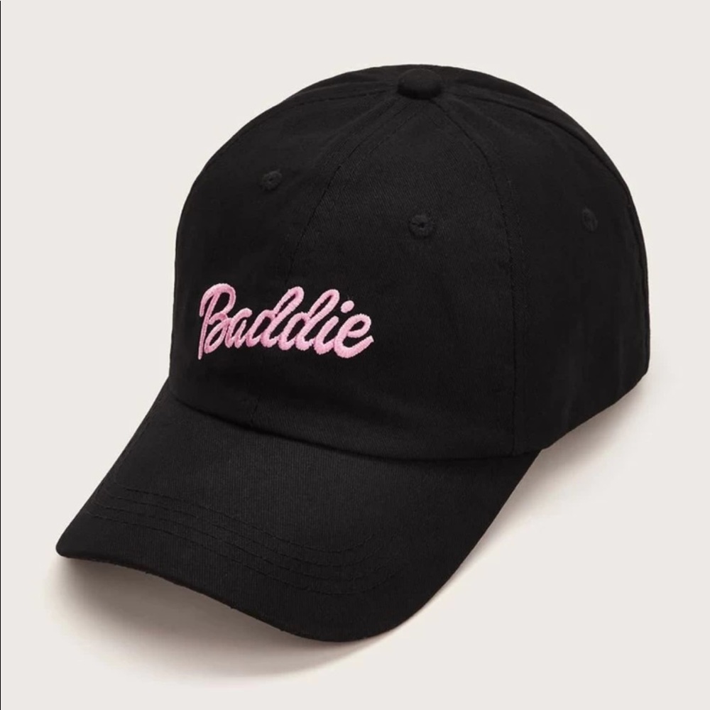 “BADDIE” baseball cap.